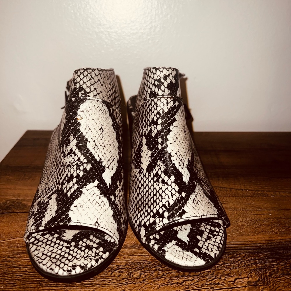 Brand New Beautiful snake skin heels